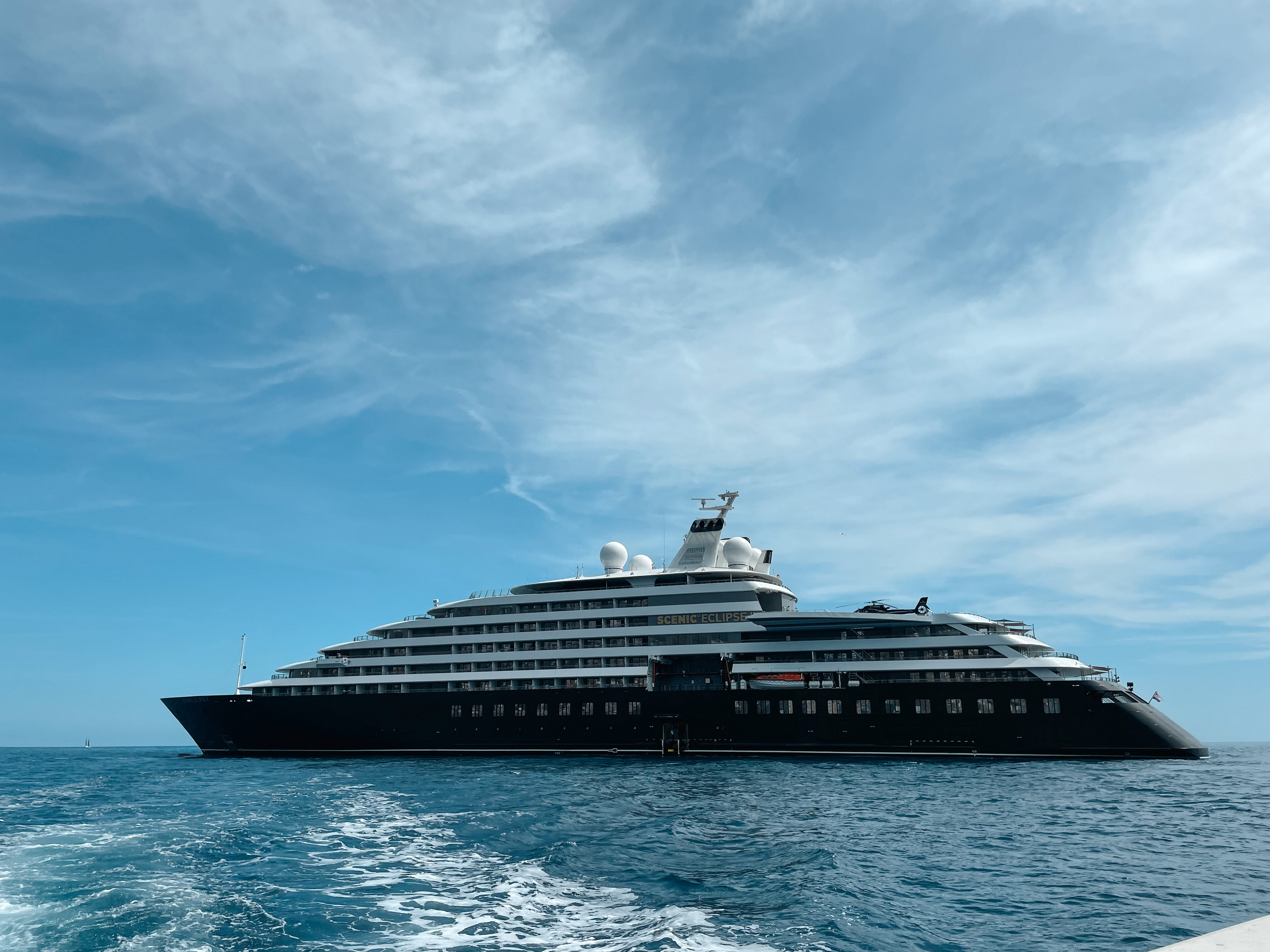 Die Scenic Eclipse vor Monaco